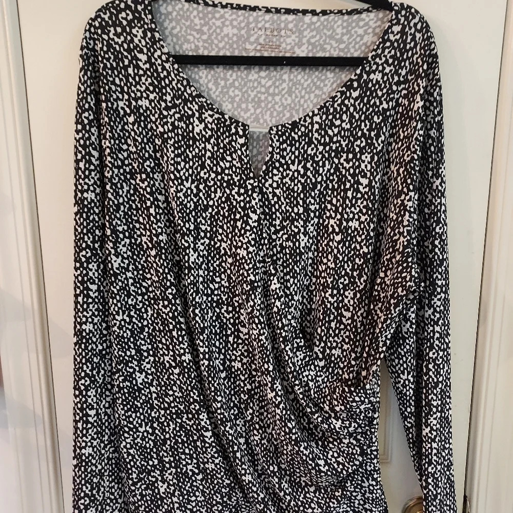 Talbots Woman Long Sleeve Black and White Faux Wrap Top in Size 2X